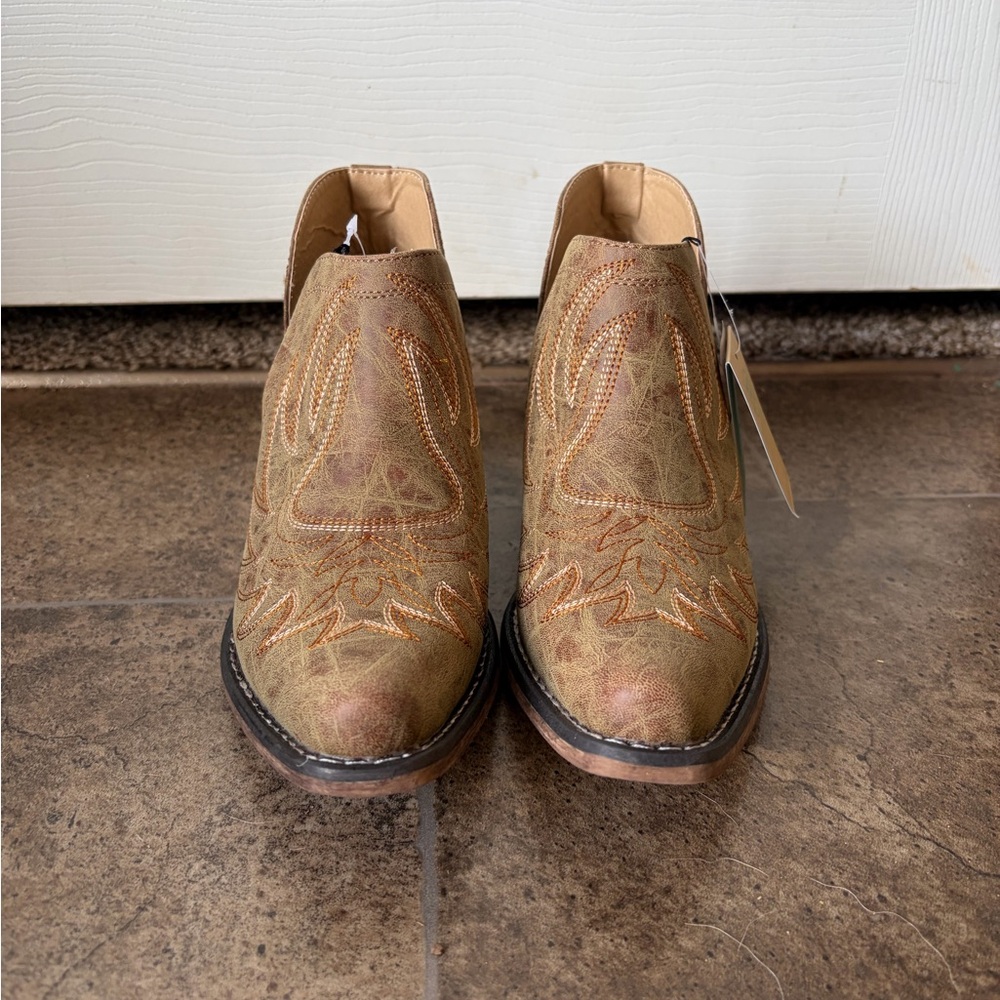 Roper Tan Western Ankle Boots